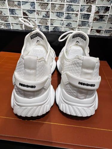 Customer photo from Ley's 5-star review of Finn Cotton Altitude sneakers